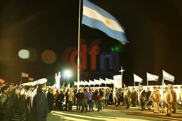 La tradicional Vigilia por Malvinas, con el acompañamiento de la ciudadanía.