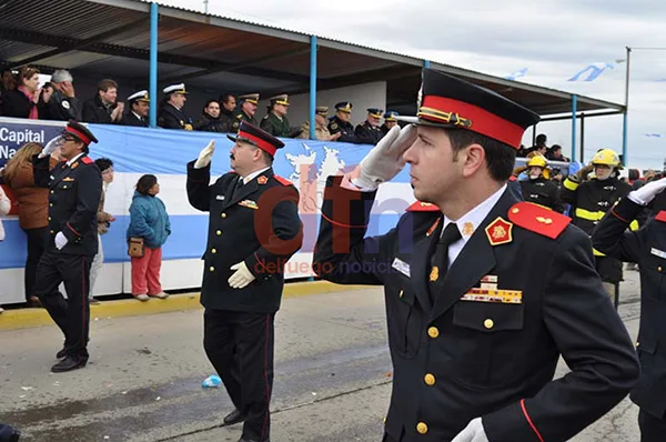 El desfile del 2 de Abril convocó a miles de riograndenses.