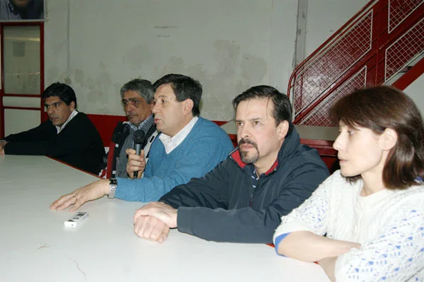 Varios referetes locales de la UCR acompañaron a Gabriel Clementino.