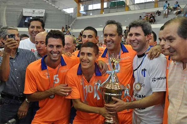 Daniel Scioli, junto a sus compañeros de La Ñata.