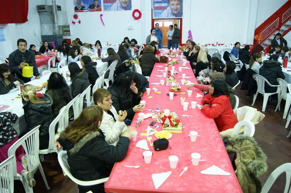 Las mujeres acudieron a la cita el sábado por la tarde.