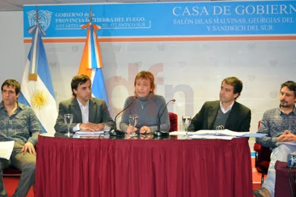 La conferencia de prensa fue encabezada por Fabiana Ríos.