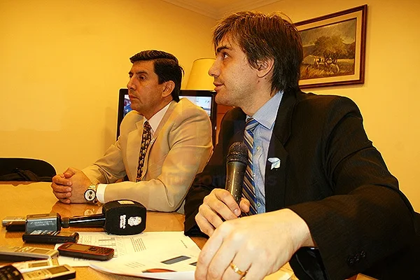 Rossi y Faciuo durante el contacto con los medios locales.