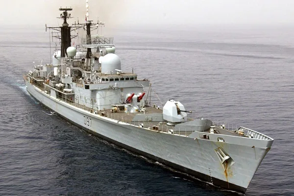El HMS Edinburgh ya navega en aguas cercanas a Malvinas.