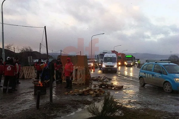 El corte de la Ruta 3 obligó el desvío vehicular.