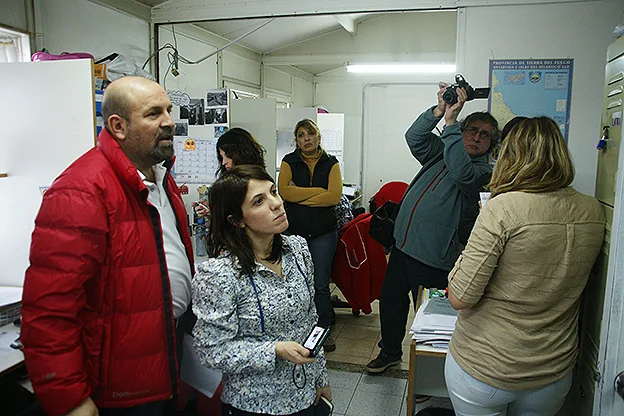 Marcelo Córdoba y Lucila Fuguet, durante la recorrida en el edificio.