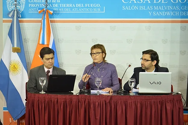 Fabiana Ríos encabezó la presentación en Casa de Gobierno.