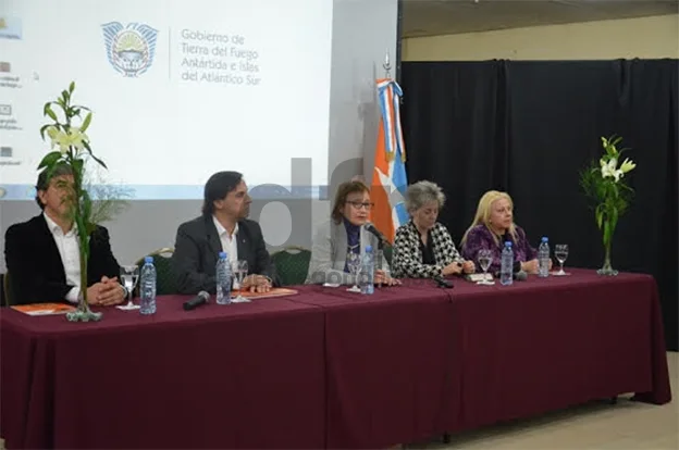 Fabiana Ríos, Carla Tanco, Hilda García, Nicolás Bares y Sergio Araque, durante la presentación.