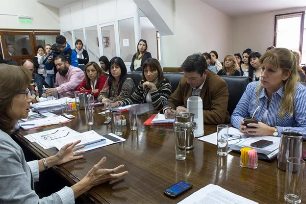 La reunión de comisión involucró a muchos sectores. (Fotos: Prensa Legislativa)