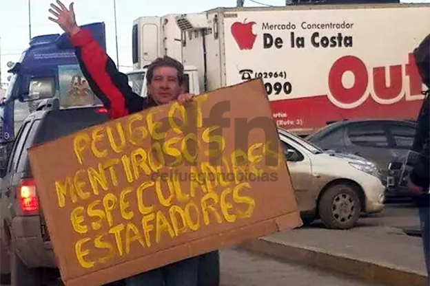 José Luis Cáceres protestó frente al acceso a Expo Auto.