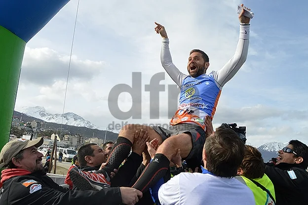 Sciurano celebra tras haber recorrido 440 kilómetros en 12 días.