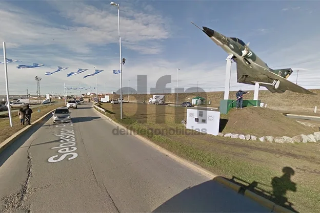 La avenida Héroes de Malvinas en un día soleado.