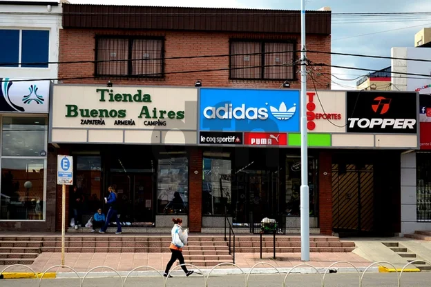 Por los comercios cerrados hubo poco movimiento en toda la ciudad.