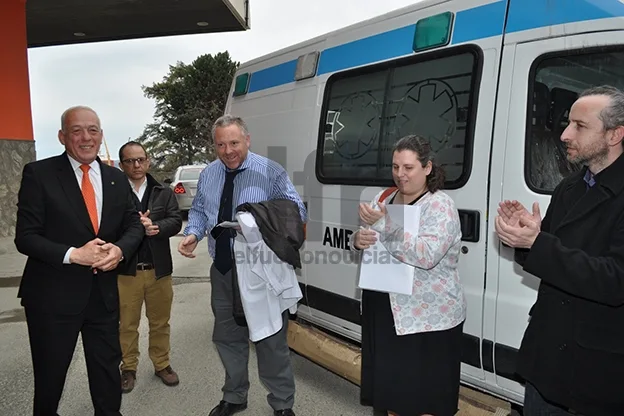 Crocianellu encabezó la entrega de las ambulancias.