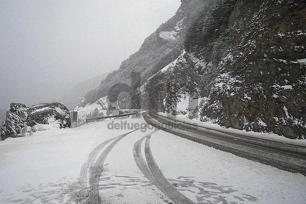 Las fuertes nevadas complicaron el Paso Garibaldi.