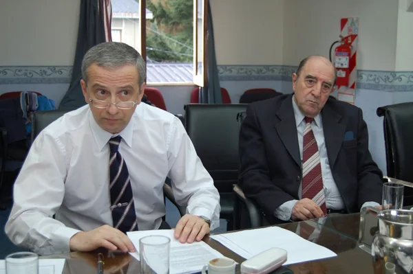 Gustavo Ariznavarreta y Oscar Fappiano, durante la reunión en la Legislatura.