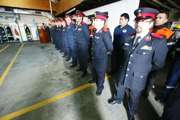 En el cuartel central hubo homenaje a bomberos destacados.