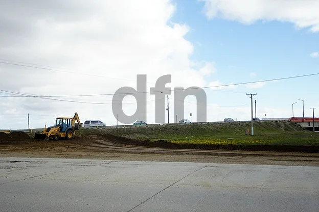 En la zona se construye una rampa de acceso y egreso al puente.