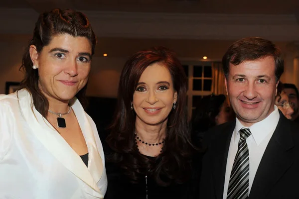 Verónica González y Julio Catalán Magni junto a Cristina Fernández de Kirchner.