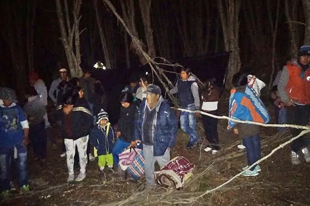 Medio centenar de personas intentaron usurpar un predio en el bosque.