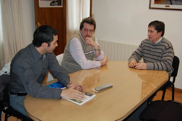 Jaime Alderete reunido con las autoridades de la empresa Taikré.