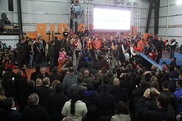 La inauguración fue acompañada por cientos de vecinos.