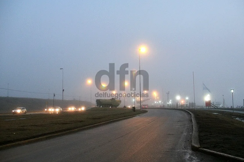 La densa niebla redujo a 100 metros la visibilidad.