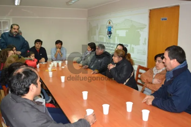 La reunión tuvo momentos tensos a partir del airado reclamo de los vecinos.