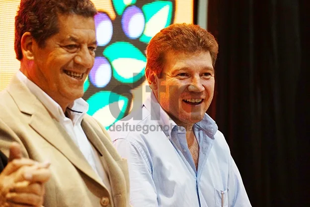 Melella y Garramuño, durante una entrega de viviendas en Río Grande.