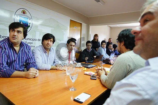 Los ediles junto a Federico Runin y sus colaboradores.