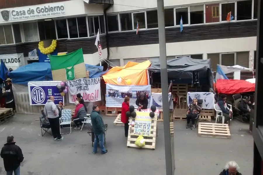 La presión de los sindicatos logró un tibio efecto en el Gobierno