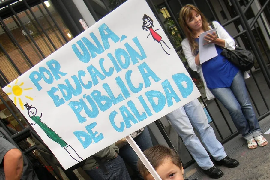 Padres reclamaron por el normal dictado de clases para sus hijos