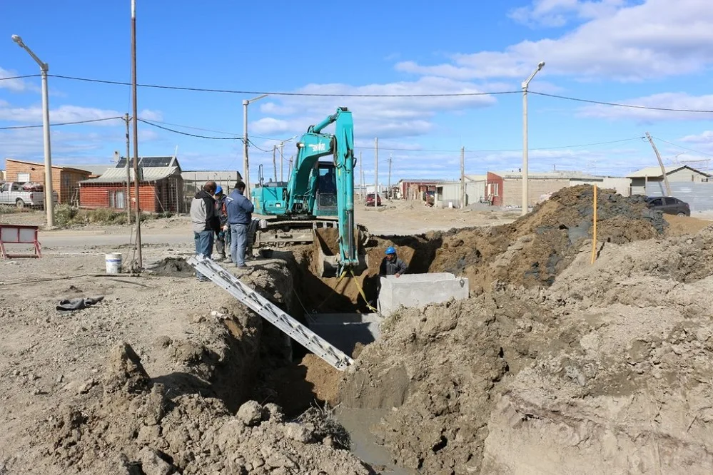 Comenzó la construcción de las cámaras del sistema cloacal de la Margen Sur