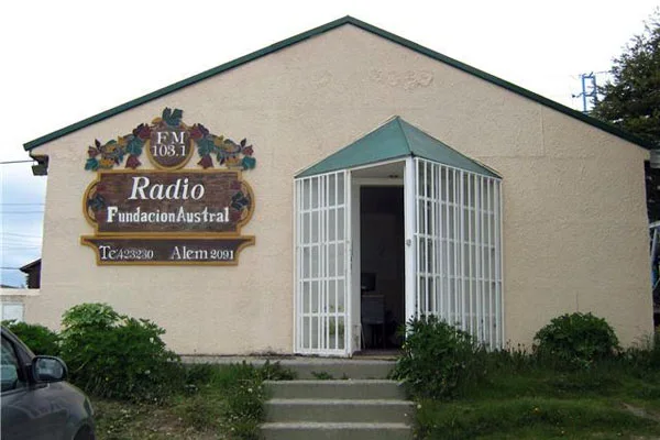 Radio Fundación Austral fue inaugurada en agosto de 1987.