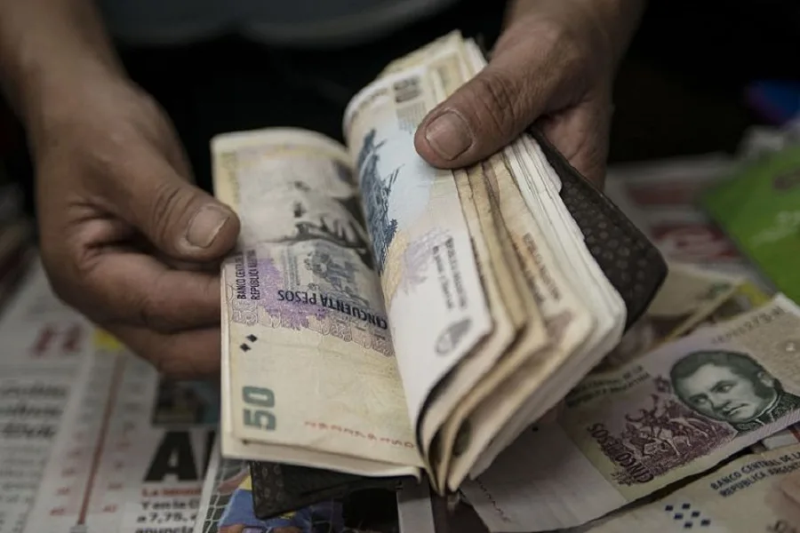 Argentina emitirá billetes de 1.000 pesos para reducir costos de traslado de efectivo