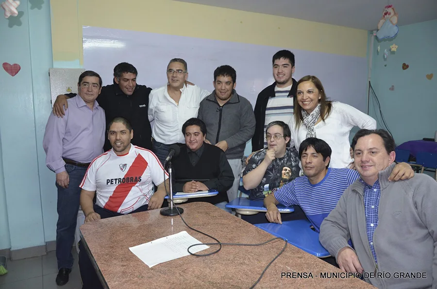 El Municipio de Río Grande dicta un taller de radio para alumnos del CAAD