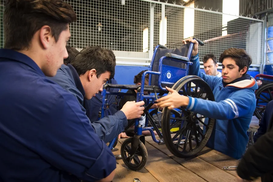 Estudiantes de escuelas técnicas repararán sillas de ruedas del PAMI