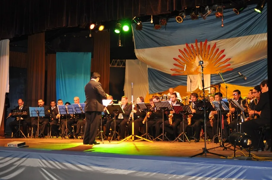 Notable: Bandas de música homenajeron a la Aviación Naval