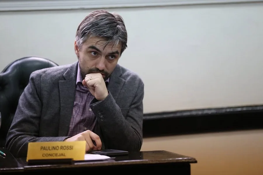 Rossi: “El Gobierno pregona el diálogo pero resuelve a trasnoche”