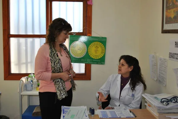 Fanny Urquizo junto a Margarita Gayá, responsable del área de Salud municipal.