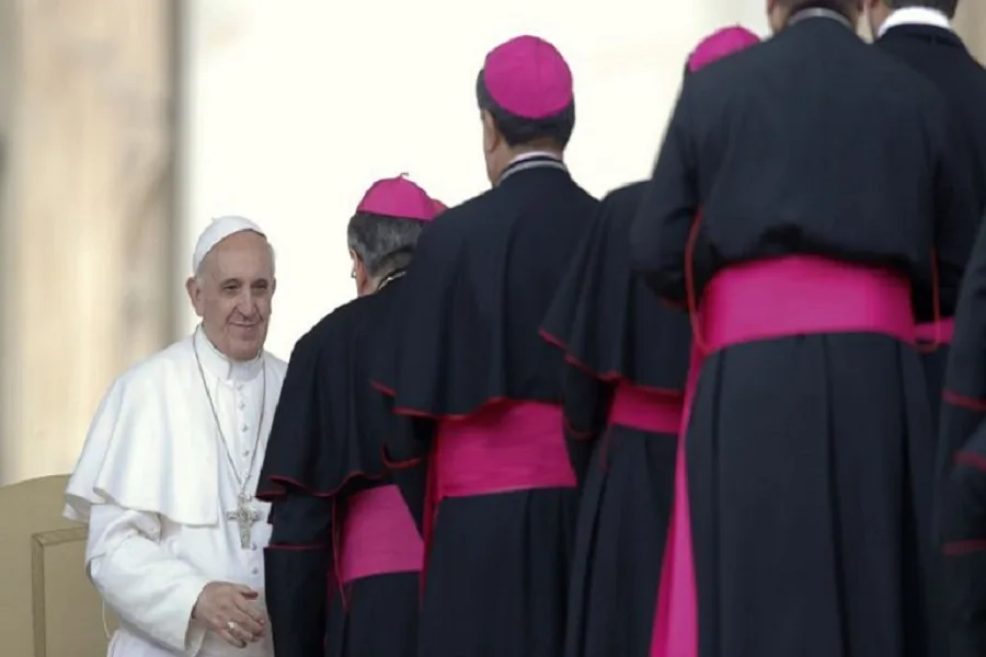 El papa Francisco aprobó el proceso para expulsar obispos por casos de pedofilia