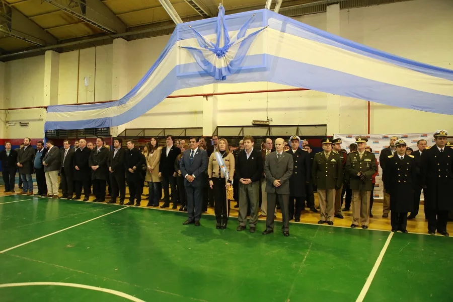 La Gobernadora encabezó el acto central por el Día de la Bandera