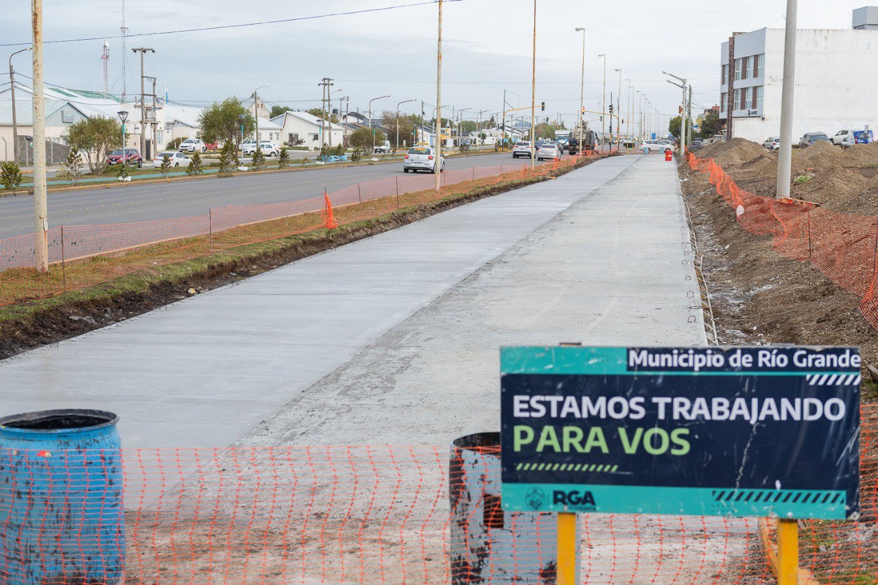 El municipio completó la pavimentación de la calle 20 de junio.